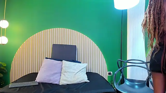 halleylorens online show from 12/02/25, 07:20