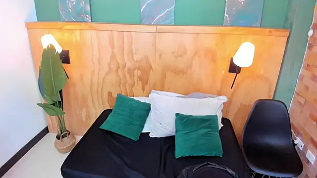 halleylorens online show from 02/24/26, 07:01