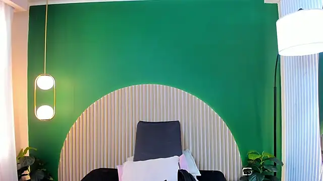 halleylorens online show from 04/12/26, 12:32