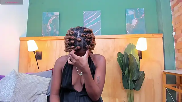 halleylorens online show from 04/18/26, 07:58