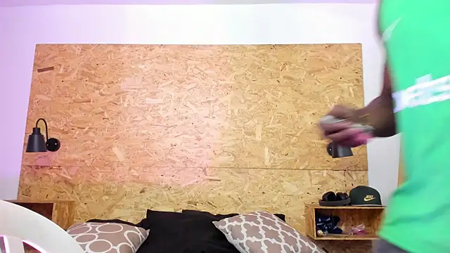 santiblack7 online show from 10/14/25, 07:36