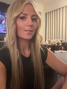 Snapshot of sammie-99 chatting on 11/04/25, 06:23 sammie-99 online show from 11/04/25, 06:23