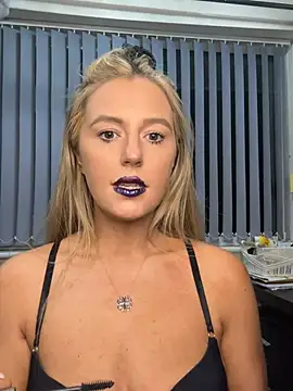 Snapshot of sammie-99 chatting on 02/13/26, 07:32 sammie-99 online show from 02/13/26, 07:32