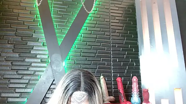 Snapshot of Venus_Rock chatting on 06/19/26, 12:31 Venus Rock online show from 06/19/26, 12:31