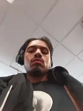 Snapshot of mrredcorn chatting on 10/11/25, 05:44 mrredcorn online show from 10/11/25, 05:44