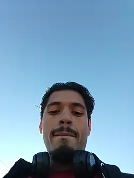 Snapshot of mrredcorn chatting on 10/21/25, 03:46 mrredcorn online show from 10/21/25, 03:46