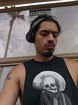 Snapshot of mrredcorn chatting on 10/22/25, 03:45 mrredcorn online show from 10/22/25, 03:45