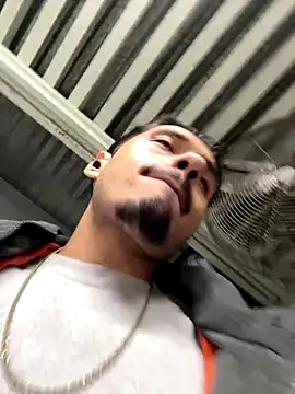 Snapshot of mrredcorn chatting on 11/24/25, 01:33 mrredcorn online show from 11/24/25, 01:33