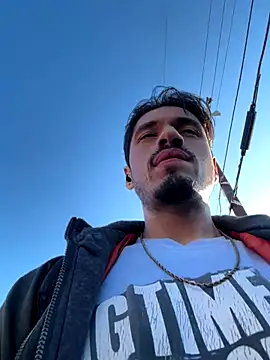 Snapshot of mrredcorn chatting on 11/25/25, 04:18 mrredcorn online show from 11/25/25, 04:18