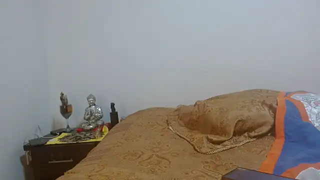 naiaratobon   online show from 03/14/26, 12:28