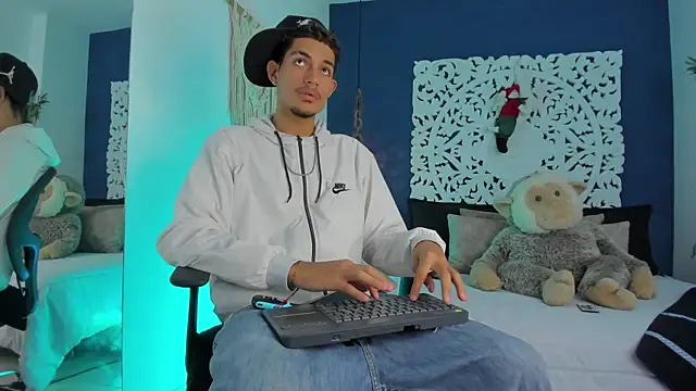 Adonis WB online show from 11/14/25, 08:51