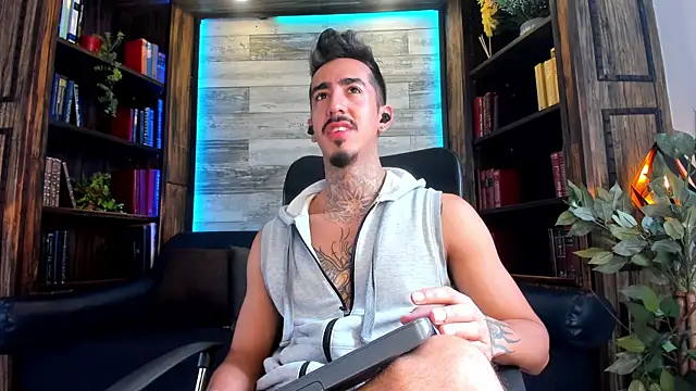 Donovan Desmond online show from 12/04/25, 08:28