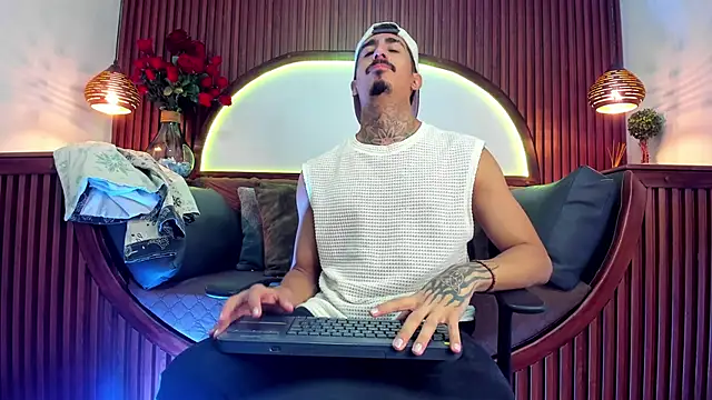 Snapshot of Donovan_Desmond chatting on 02/03/26, 04:10 Donovan Desmond online show from 02/03/26, 04:10