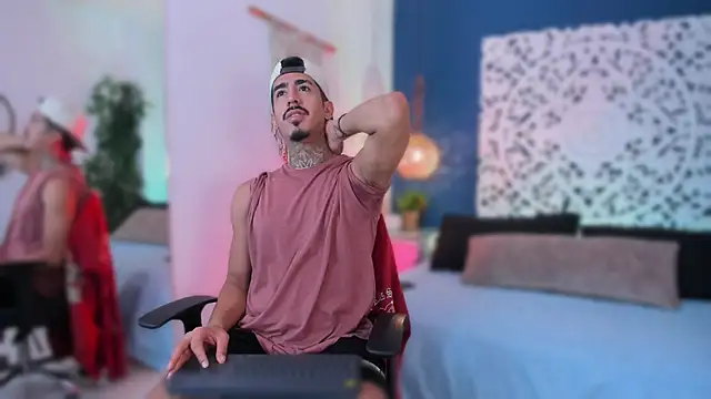 Snapshot of Donovan_Desmond chatting on 02/04/26, 04:18 Donovan Desmond online show from 02/04/26, 04:18