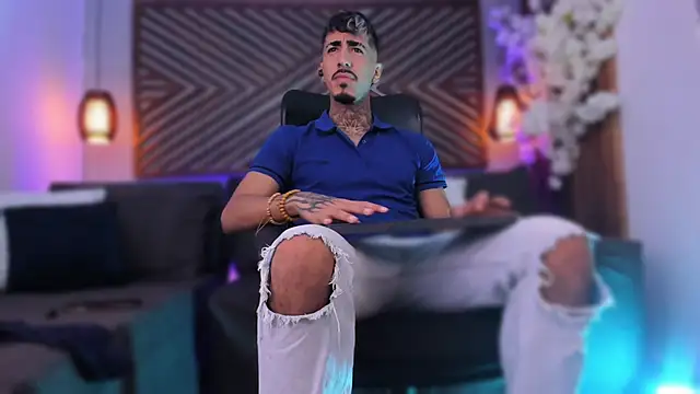 Snapshot of Donovan_Desmond chatting on 02/06/26, 03:44 Donovan Desmond online show from 02/06/26, 03:44