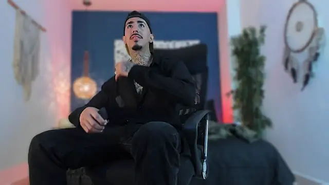 Snapshot of Donovan_Desmond chatting on 02/08/26, 02:59 Donovan Desmond online show from 02/08/26, 02:59