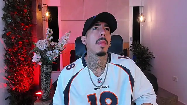 Snapshot of Donovan_Desmond chatting on 02/21/26, 03:40 Donovan Desmond online show from 02/21/26, 03:40