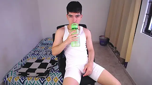 Olliver Twink online show from 11/15/25, 03:52