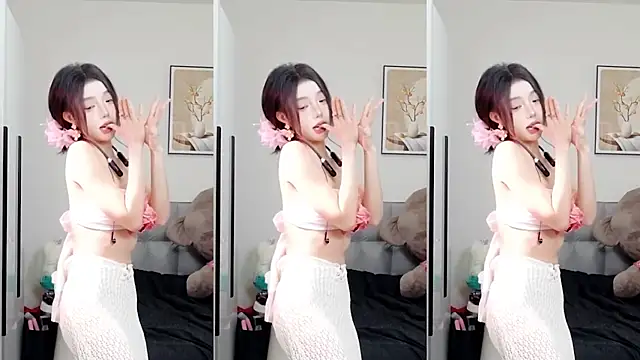 Flower hua online show from 10/18/25, 03:46