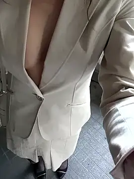 pink-mai online show from 04/27/26, 07:39