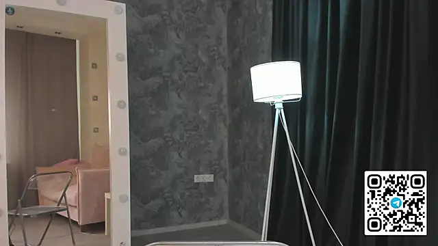 Snapshot of Anellyball chatting on 07/20/26, 10:39 Anellyball online show from 07/20/26, 10:39