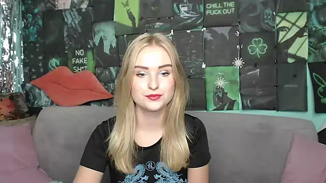 Snapshot of SofySofty chatting on 09/11/25, 04:45 SofySofty online show from 09/11/25, 04:45