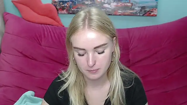 Snapshot of SofySofty chatting on 09/28/25, 04:45 SofySofty online show from 09/28/25, 04:45