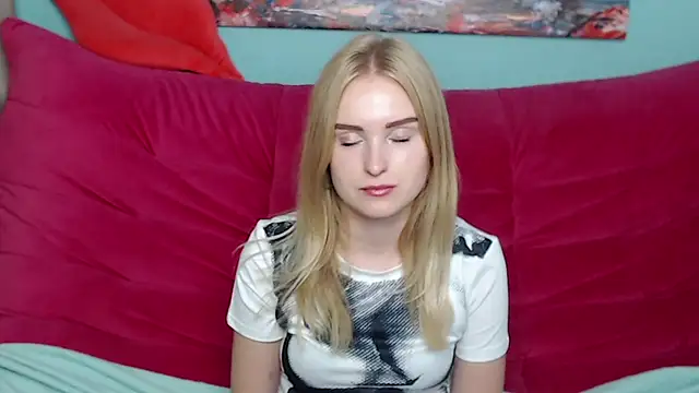 Snapshot of SofySofty chatting on 10/17/25, 04:48 SofySofty online show from 10/17/25, 04:48