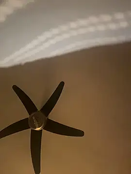 Snapshot of krystal_fr chatting on 10/03/25, 05:21 krystal fr online show from 10/03/25, 05:21