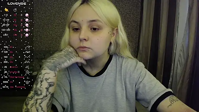 Snapshot of vendymories chatting on 10/13/25, 11:32 vendymories online show from 10/13/25, 11:32