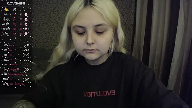 Snapshot of vendymories chatting on 10/15/25, 02:39 vendymories online show from 10/15/25, 02:39