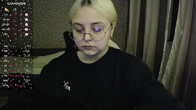 Snapshot of vendymories chatting on 10/17/25, 03:20 vendymories online show from 10/17/25, 03:20