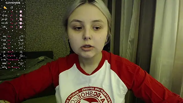 Snapshot of vendymories chatting on 11/12/25, 02:34 vendymories online show from 11/12/25, 02:34