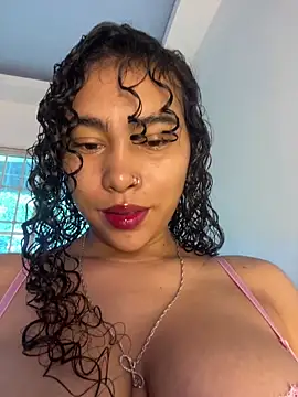 Snapshot of SophieD chatting on 05/22/26, 01:06 SophieD online show from 05/22/26, 01:06
