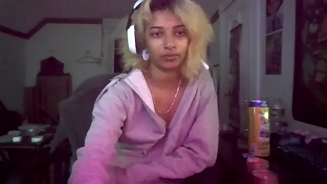 Snapshot of saidyl chatting on 11/24/25, 10:37 saidyl online show from 11/24/25, 10:37