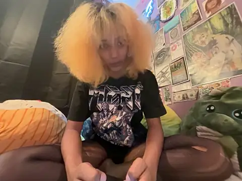 Snapshot of saidyl chatting on 12/02/25, 10:49 saidyl online show from 12/02/25, 10:49