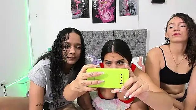 Snapshot of nay_and_aleja1 chatting on 04/22/26, 12:35 nay and aleja1 online show from 04/22/26, 12:35