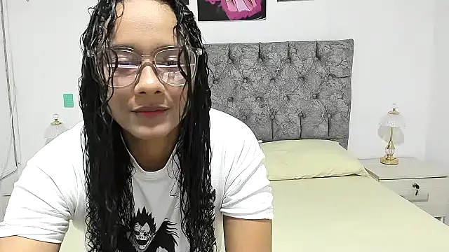Snapshot of nay_and_aleja1 chatting on 04/27/26, 02:20 nay and aleja1 online show from 04/27/26, 02:20