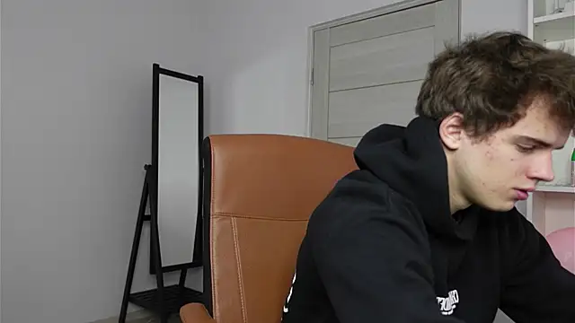 Snapshot of Ricky_Becko chatting on 10/04/25, 02:48 Ricky Becko online show from 10/04/25, 02:48