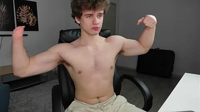 Snapshot of Ricky_Becko chatting on 10/17/25, 03:03 Ricky Becko online show from 10/17/25, 03:03