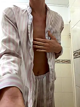 MilaRenee online show from 10/07/25, 06:54