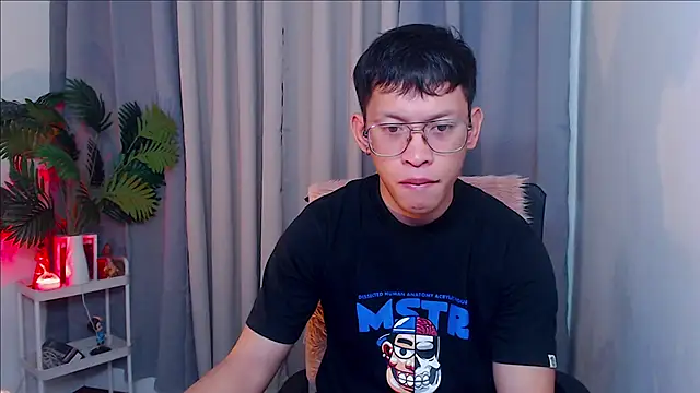 Snapshot of pinkcock_froi2305 chatting on 09/23/25, 02:14 pinkcock froi2305 online show from 09/23/25, 02:14