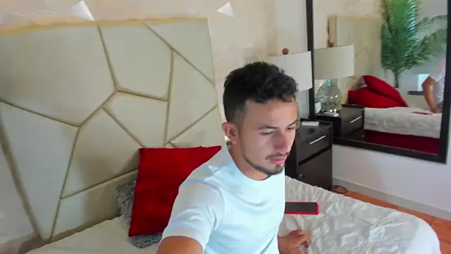 Snapshot of Valentiinoss chatting on 09/10/25, 11:43 Valentiinoss online show from 09/10/25, 11:43