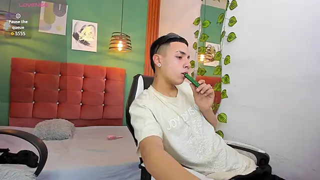 Snapshot of Aisha_andy chatting on 09/11/25, 03:39 Aisha andy online show from 09/11/25, 03:39