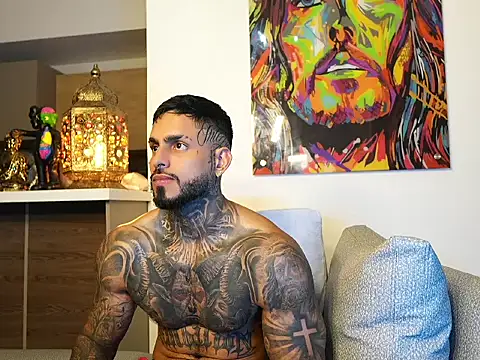 logan hugh8 online show from 09/18/25, 11:18