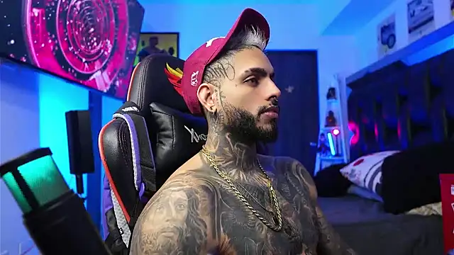 Snapshot of logan_hugh8 chatting on 02/04/26, 01:00 logan hugh8 online show from 02/04/26, 01:00