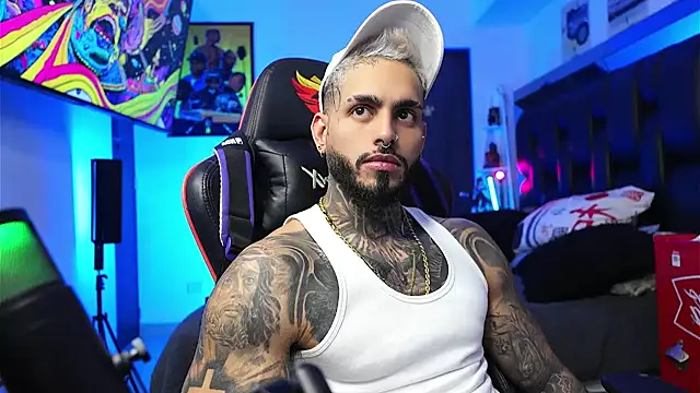 Snapshot of logan_hugh8 chatting on 02/06/26, 02:49 logan hugh8 online show from 02/06/26, 02:49