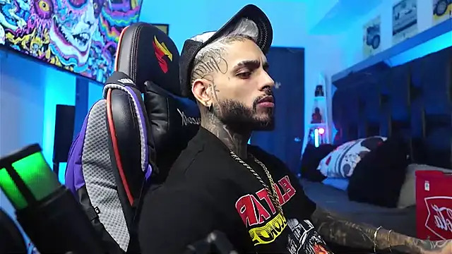 Snapshot of logan_hugh8 chatting on 02/12/26, 02:39 logan hugh8 online show from 02/12/26, 02:39