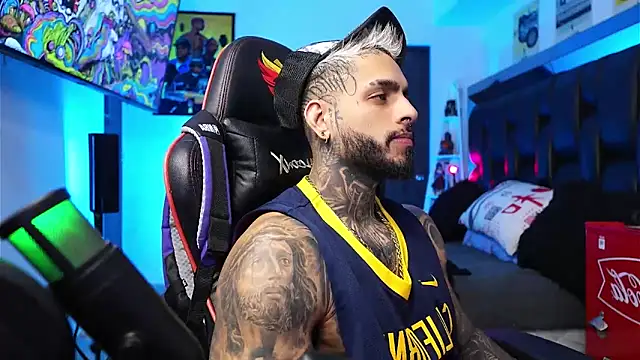 Snapshot of logan_hugh8 chatting on 02/17/26, 12:23 logan hugh8 online show from 02/17/26, 12:23