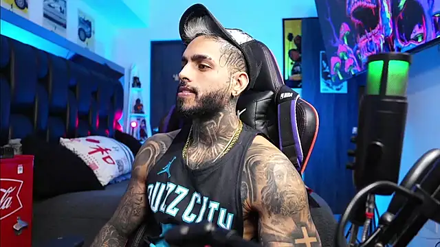 Snapshot of logan_hugh8 chatting on 02/23/26, 06:00 logan hugh8 online show from 02/23/26, 06:00